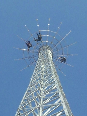 Mât triangulaire de Guy Wire Tower Lattice Triangle d'antenne de l'acier 30m