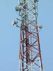 La télécommunication peinte de 15m treillagent les tours en acier
